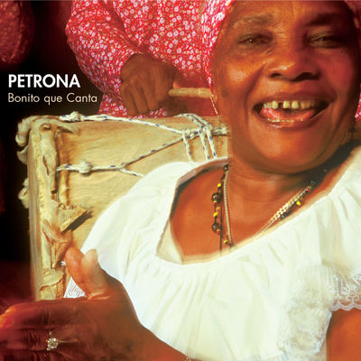 The cover of Bonito que Canta by Petrona Martínez