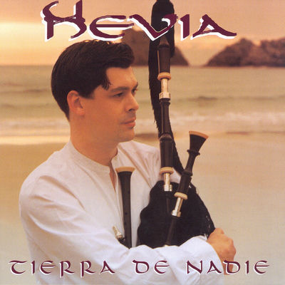 The cover of Tierra de nadie by Hevia