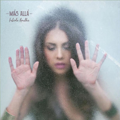 The cover of Más allá by Fabiola Roudha