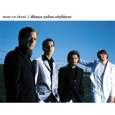 Cover von „Dünya Yalan Söylüyor“ von Mor ve Ötesi